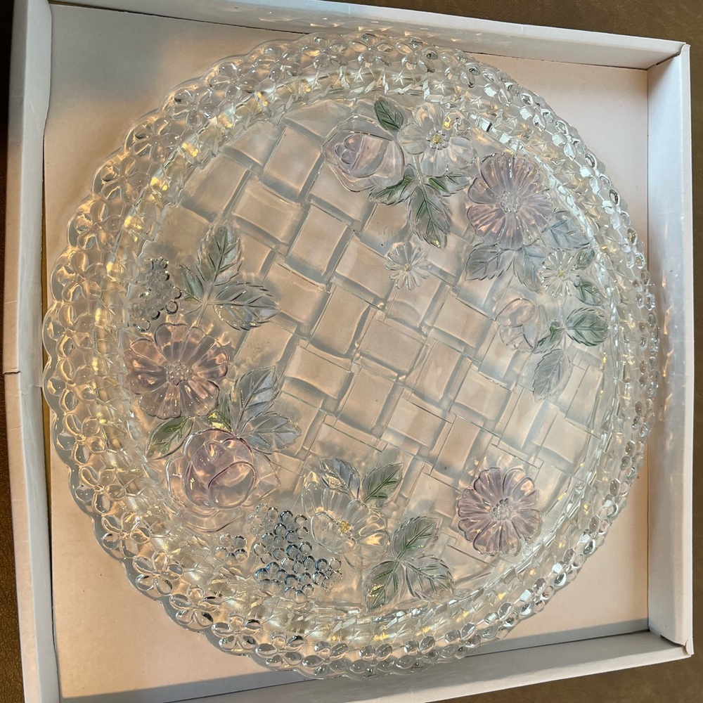 Napoli Frosted Embossed Crystal Cake Platter